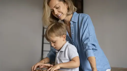 Barnflicka eller guvernant: vad är skillnaden och vem ska du välja för ditt barn?