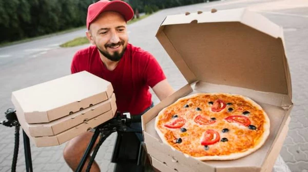 Beställning av pizza med leverans: fördelarna med tjänsten